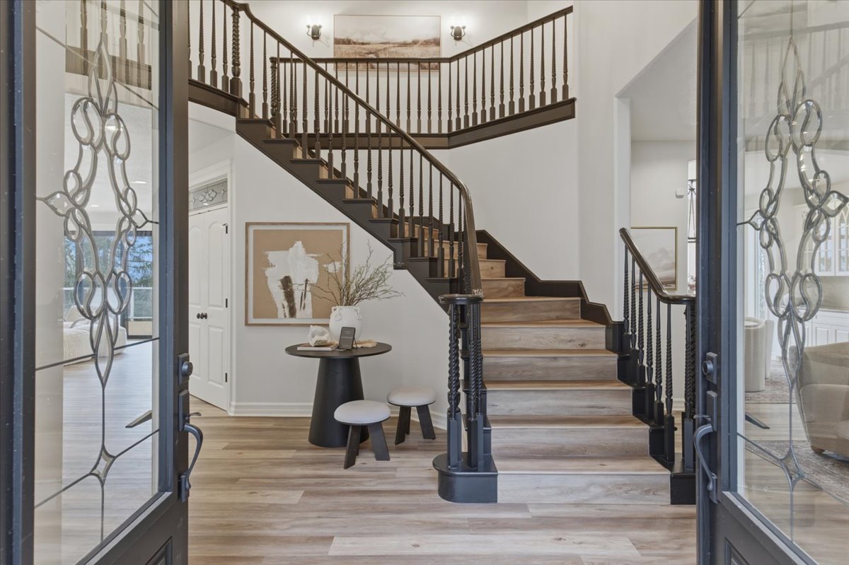 Entryway styling and design | Luxury home staging and holiday décor services in Salem, Oregon | The Textured Home