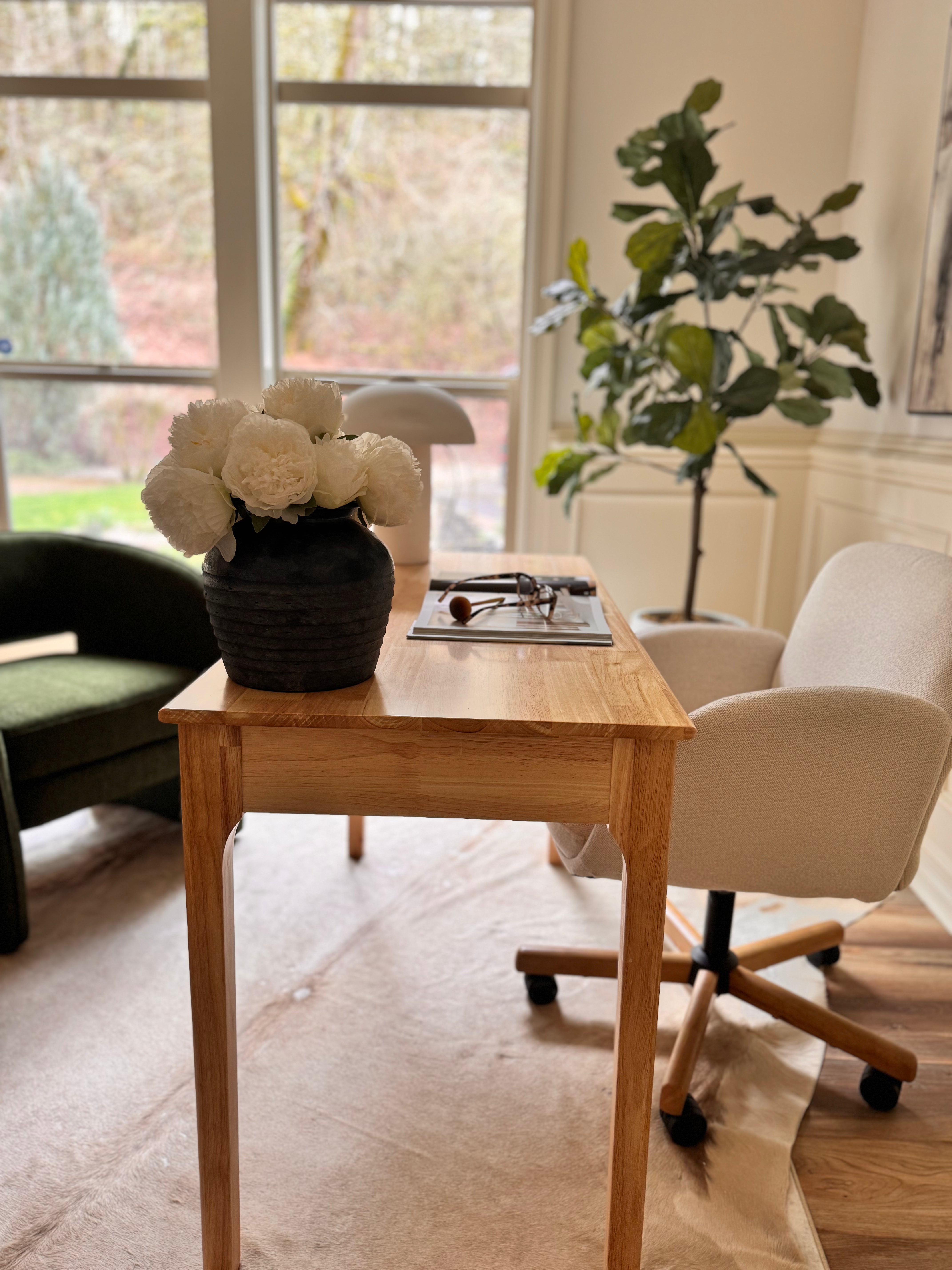 Porch staging and outdoor living room design | Luxury home staging and holiday décor services in Salem, Oregon | The Textured Home