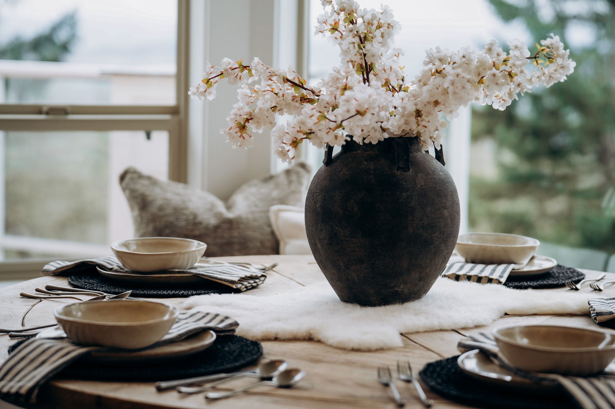 Dining room staging and interior design | Luxury home staging and holiday décor services in Salem, Oregon | The Textured Home