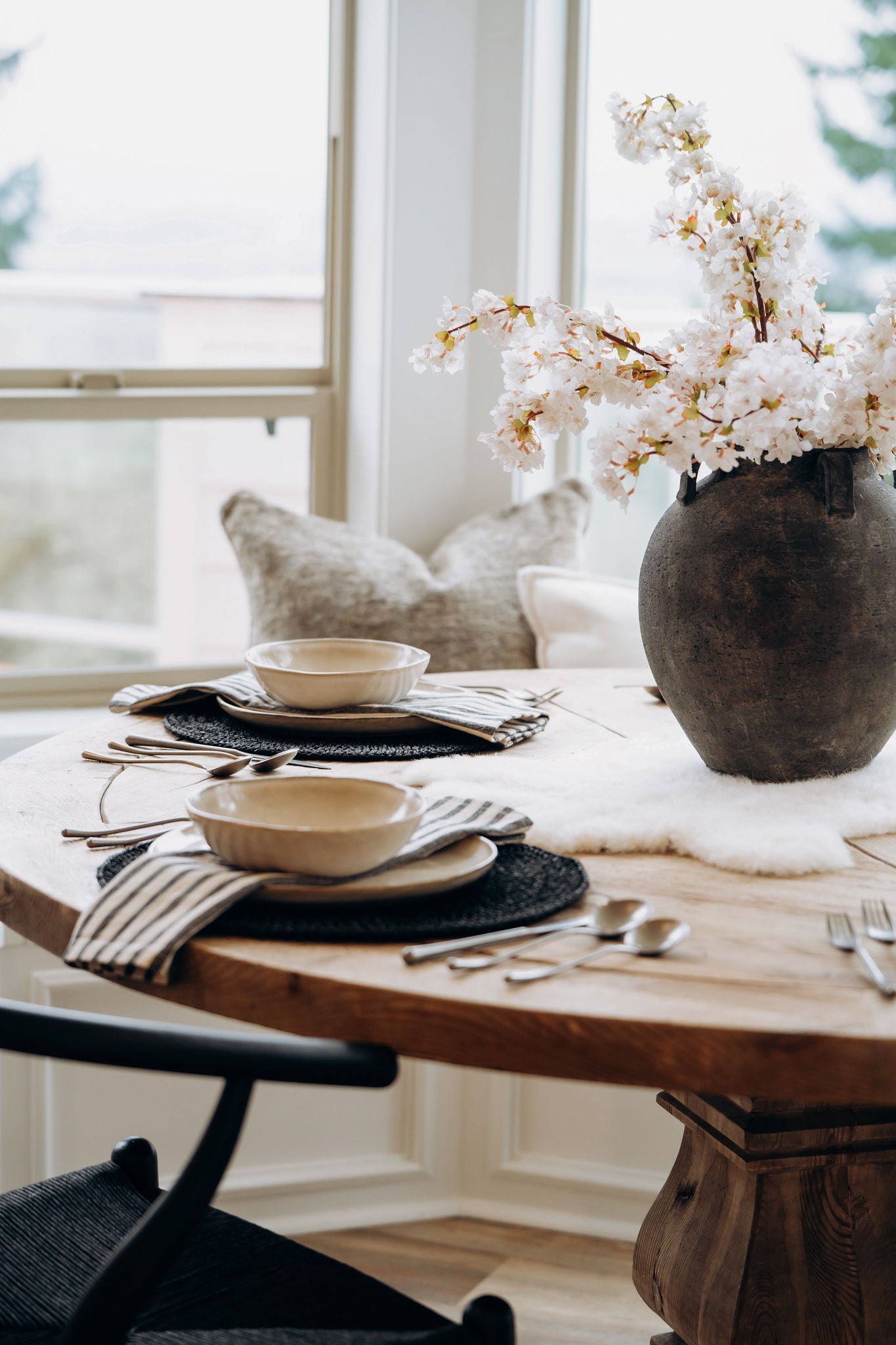 Dining room staging and interior design | Luxury home staging and holiday décor services in Salem, Oregon | The Textured Home